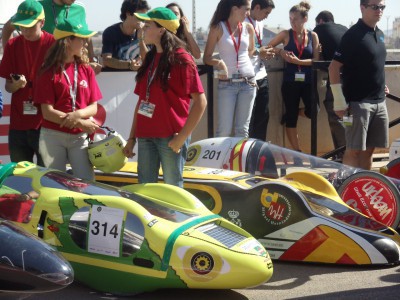 Tess et Laura en pleine discussion
