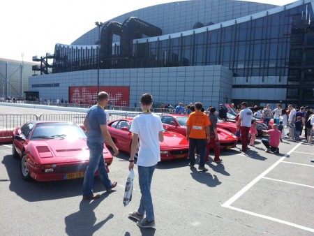 une belle exposition de voitures rouges...