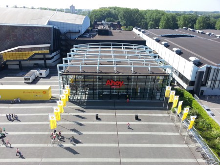 l'entrée du hall principal vu de la grande roue